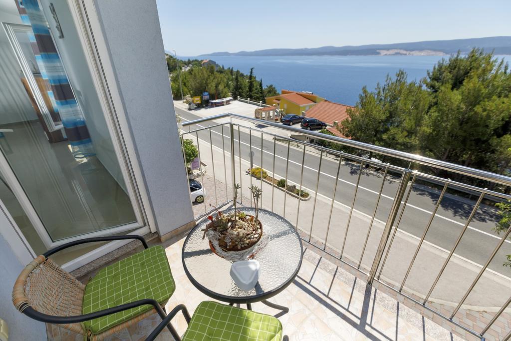 Apartments Sara & Nina Omiš Eksteriør billede